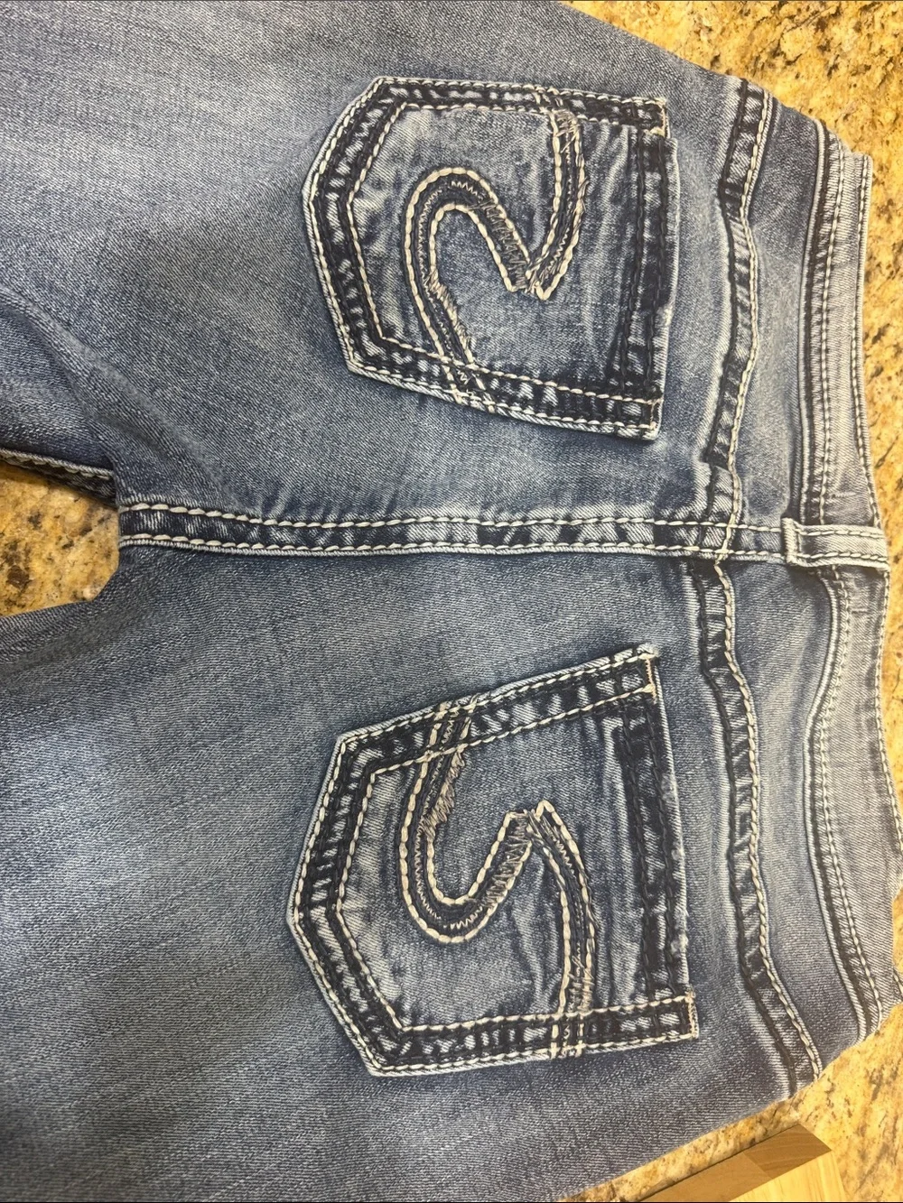 Silver Jeans Women’s Straight Leg Jeans in Medium Blue Wash 27/33
